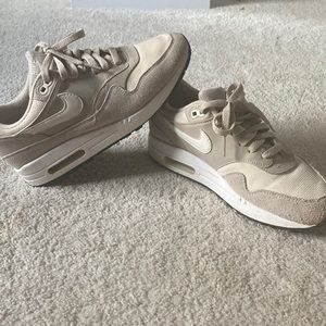 Womens Nike Airmax 1’s
